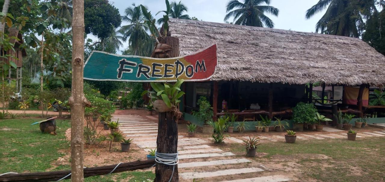 Kohjum Freedom Resort Koh Jum Exterior foto