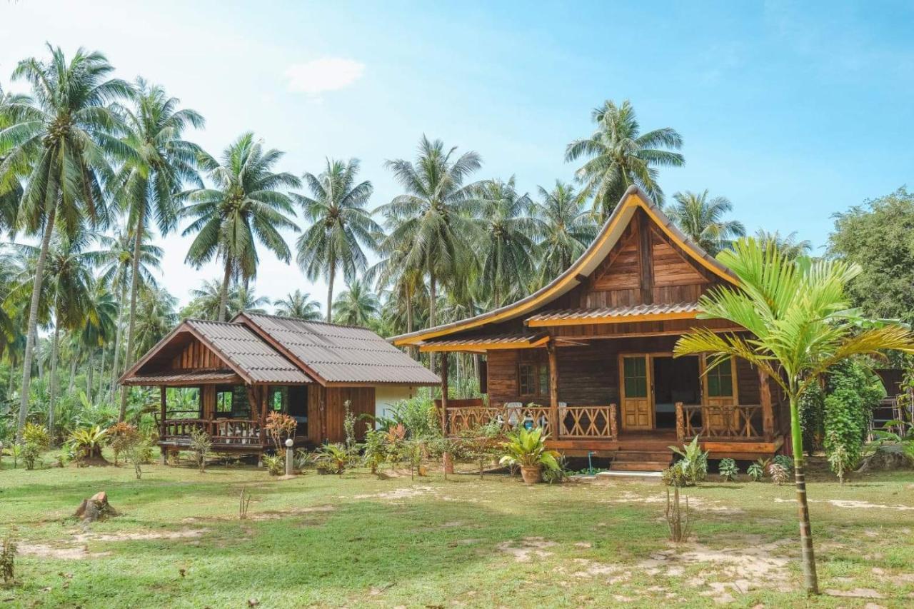 Kohjum Freedom Resort Koh Jum Exterior foto