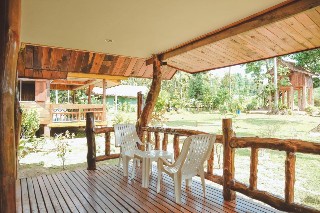 Kohjum Freedom Resort Koh Jum Exterior foto