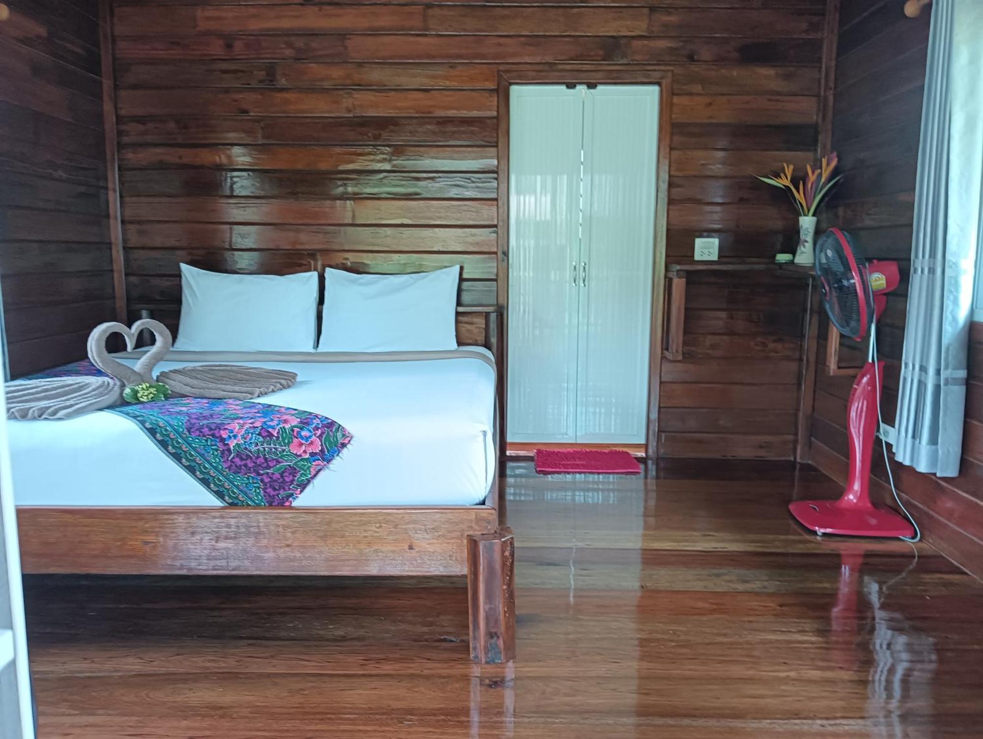 Kohjum Freedom Resort Koh Jum Exterior foto