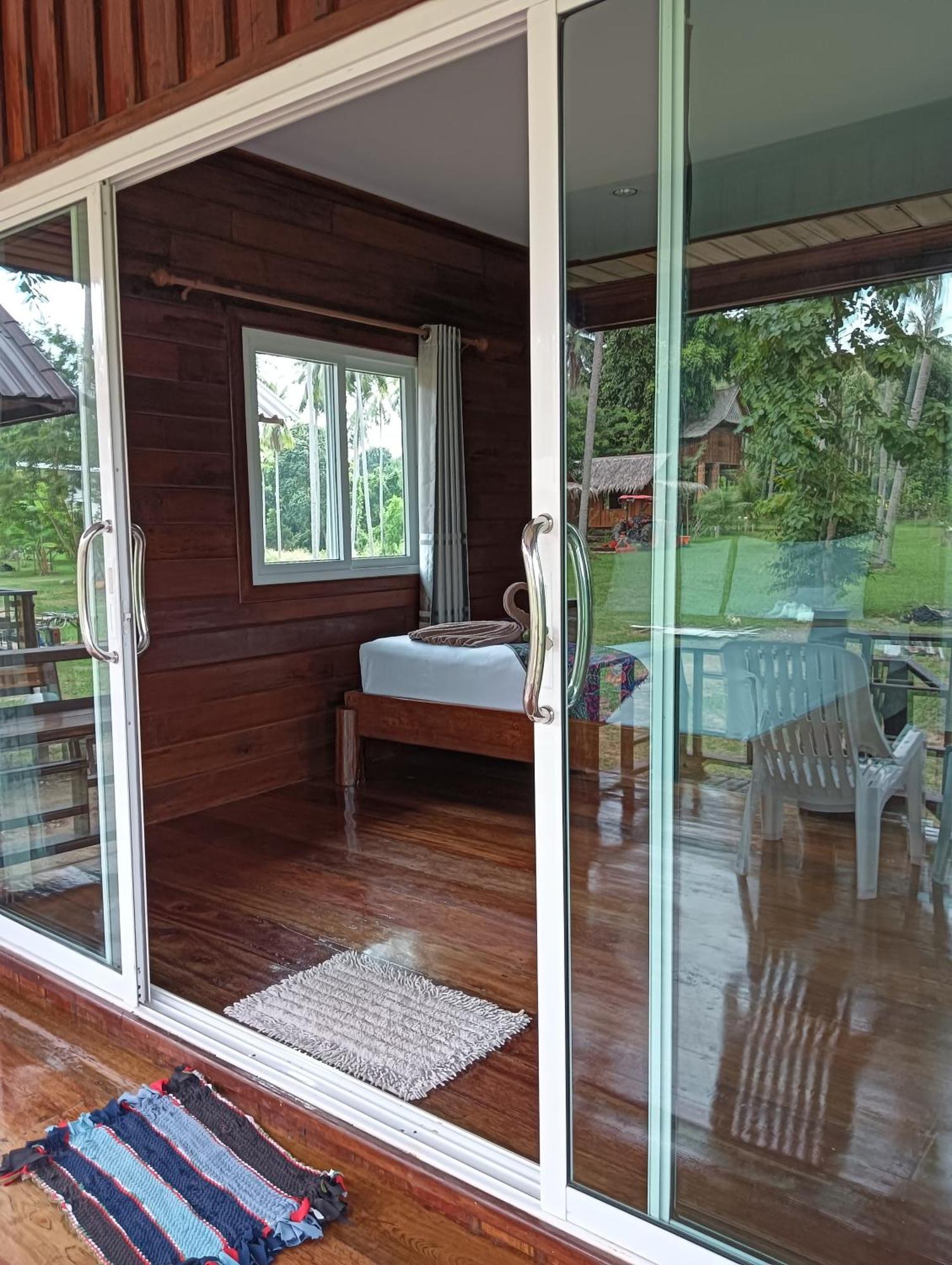 Kohjum Freedom Resort Koh Jum Exterior foto