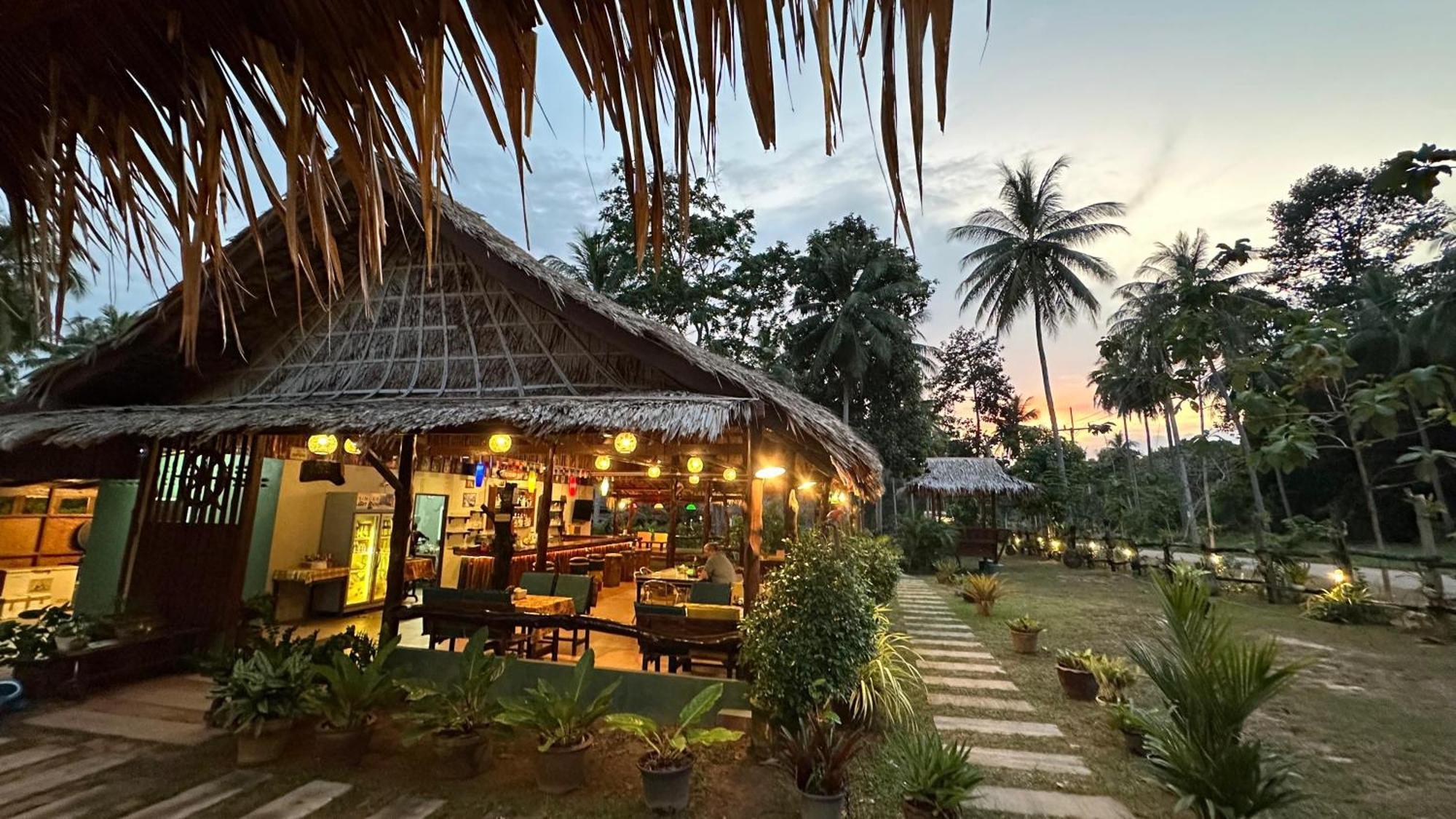 Kohjum Freedom Resort Koh Jum Exterior foto